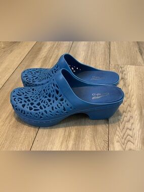 Dansko Pippa Molded Clogs Blue Heeled Cutout Pattern Womens 38 / US 7.5 - 8